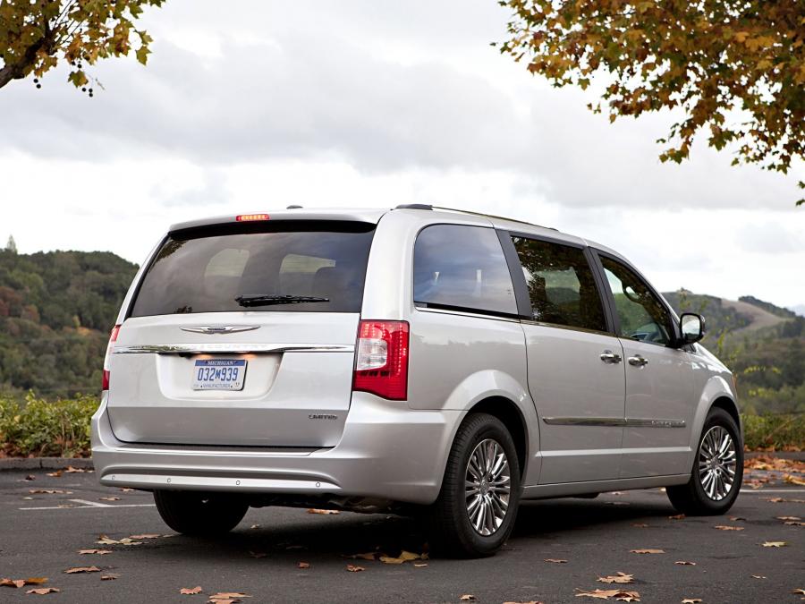  Chrysler Town & Country 2010 года  (фото 15 из 19)